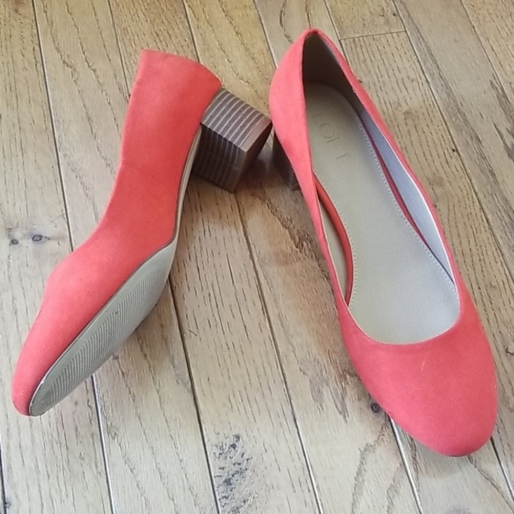 ANN TAYLOR Loft Strong red block heel FAUX SUEDE shoes 9.5